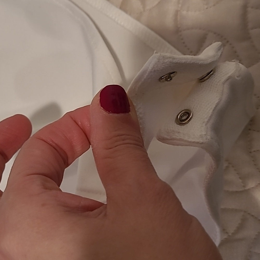 Backless Criss-Cross White Bodysuit - Picture 6 of 7